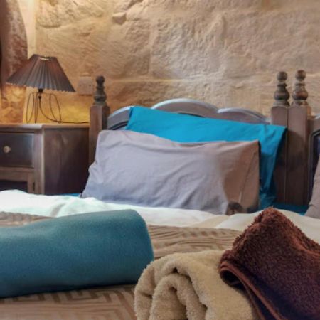 Peaceful Farmhouse Stay With Cozy Yard Għarb Eksteriør billede