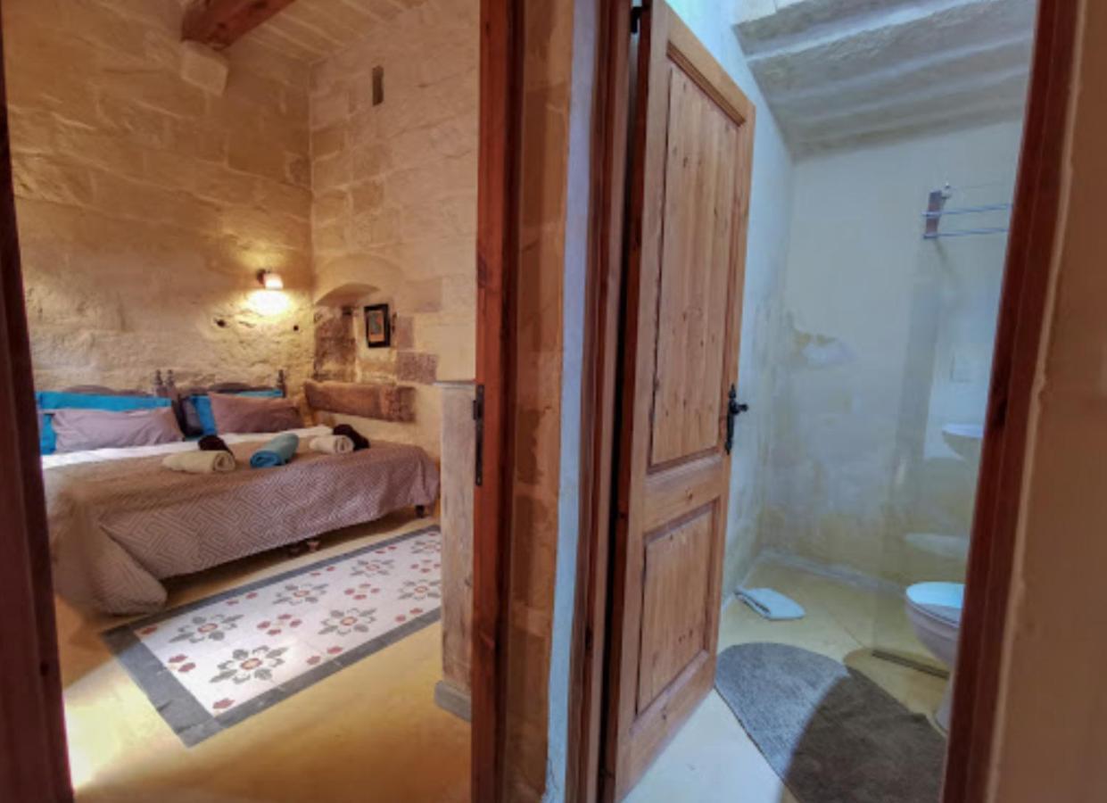 Peaceful Farmhouse Stay With Cozy Yard Għarb Eksteriør billede