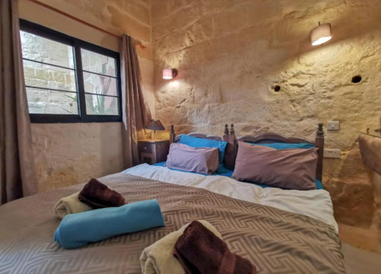 Peaceful Farmhouse Stay With Cozy Yard Għarb Eksteriør billede