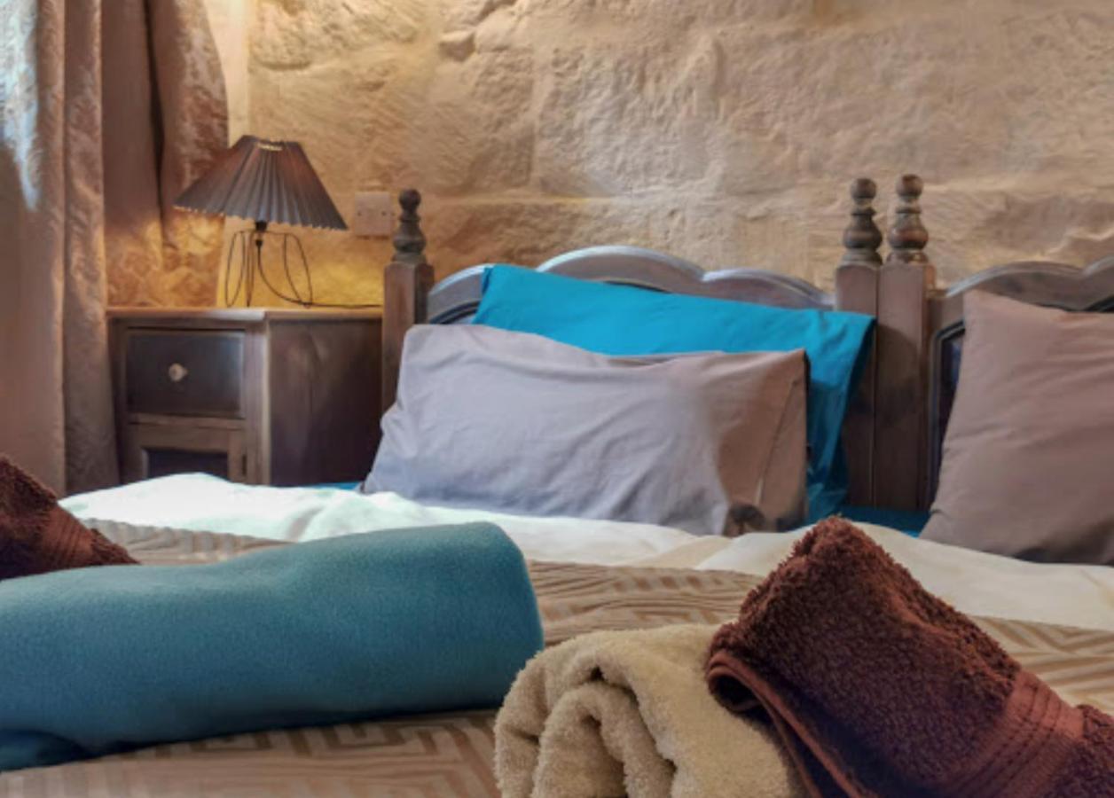 Peaceful Farmhouse Stay With Cozy Yard Għarb Eksteriør billede