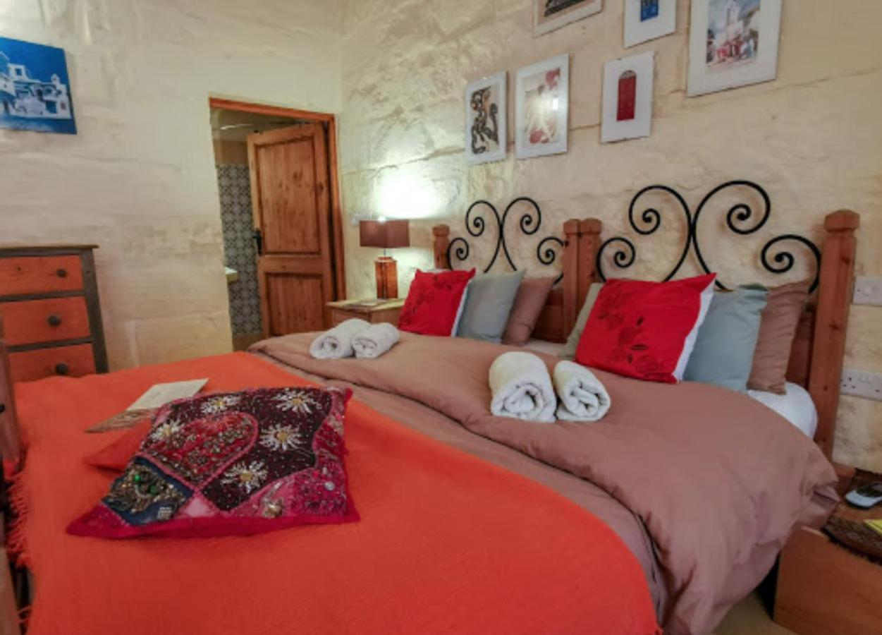 Peaceful Farmhouse Stay With Cozy Yard Għarb Eksteriør billede