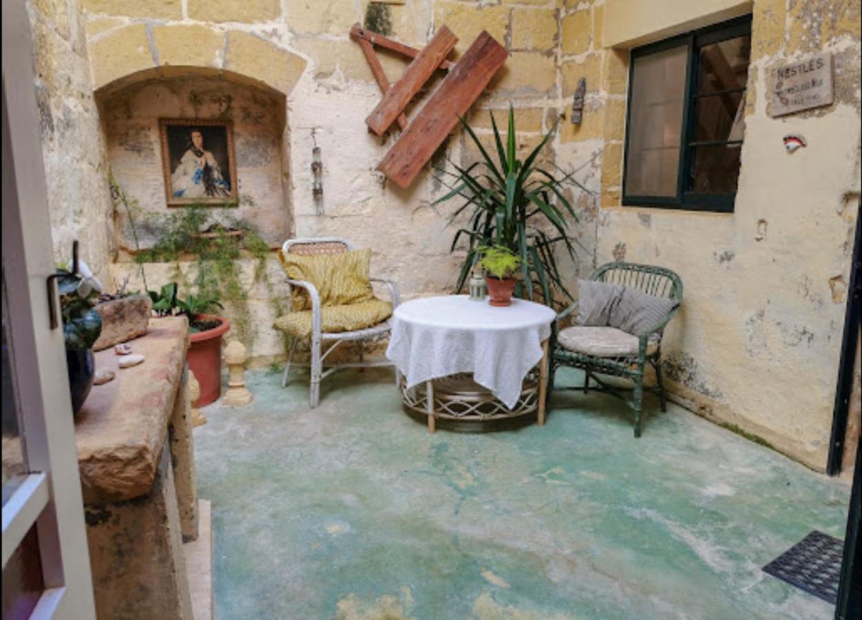 Peaceful Farmhouse Stay With Cozy Yard Għarb Eksteriør billede