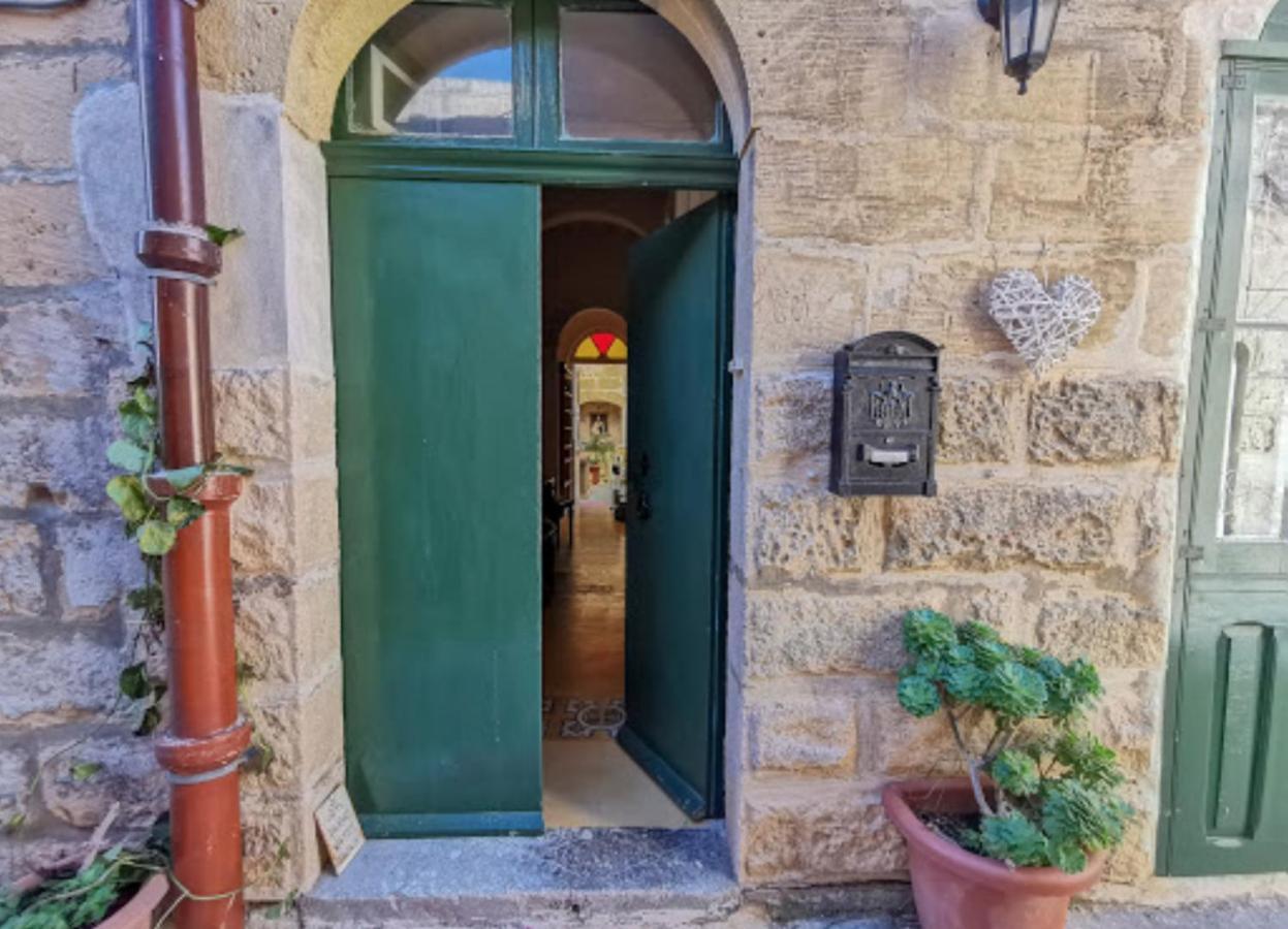 Peaceful Farmhouse Stay With Cozy Yard Għarb Eksteriør billede