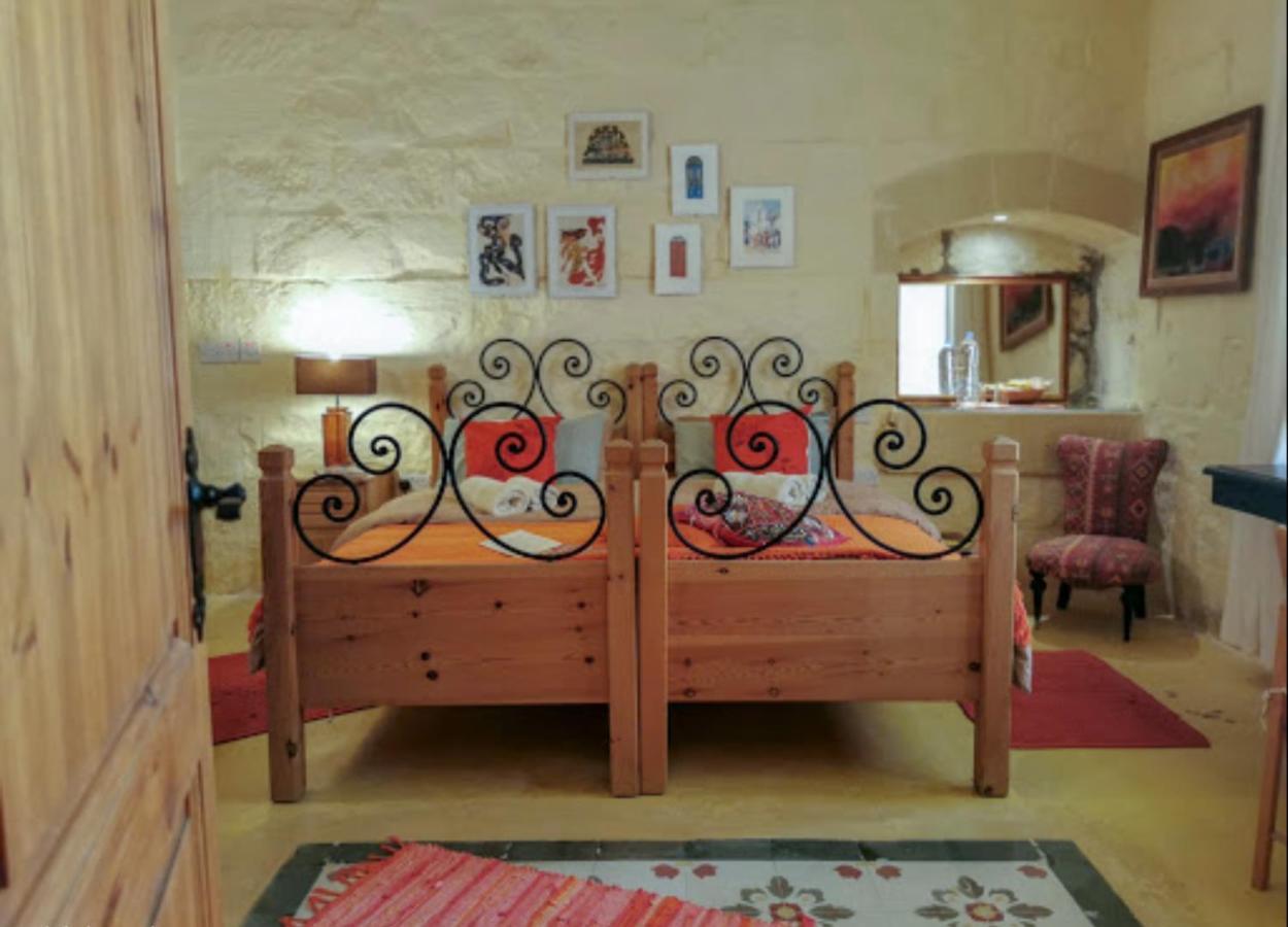 Peaceful Farmhouse Stay With Cozy Yard Għarb Eksteriør billede