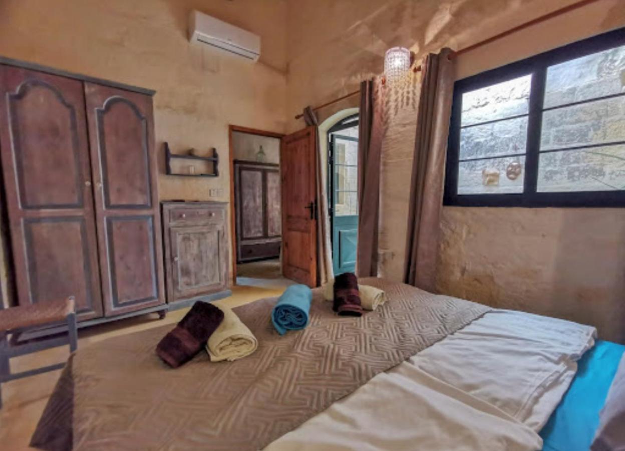 Peaceful Farmhouse Stay With Cozy Yard Għarb Eksteriør billede
