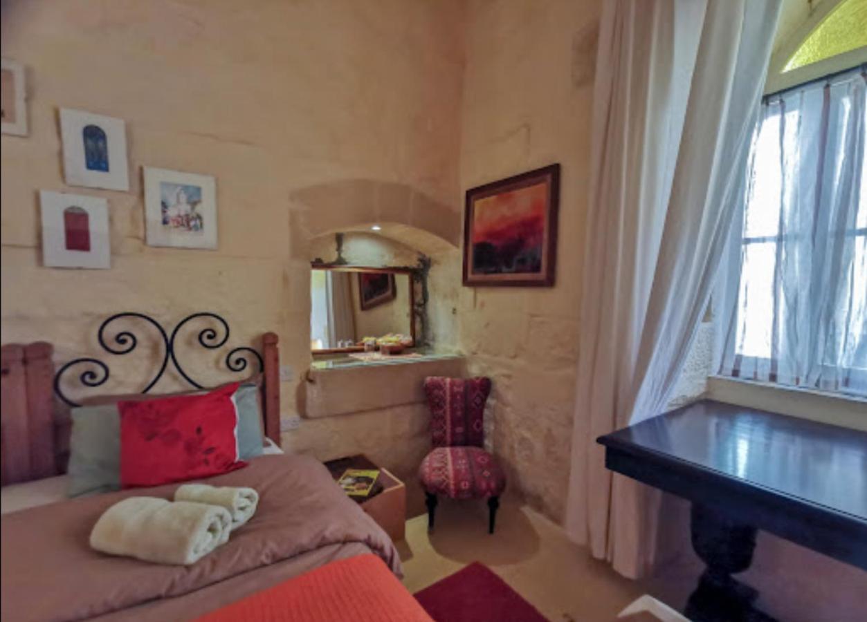 Peaceful Farmhouse Stay With Cozy Yard Għarb Eksteriør billede