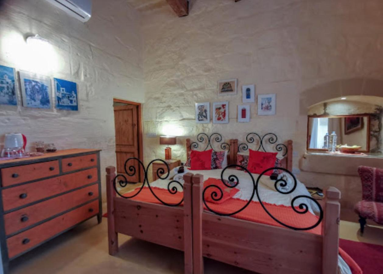 Peaceful Farmhouse Stay With Cozy Yard Għarb Eksteriør billede