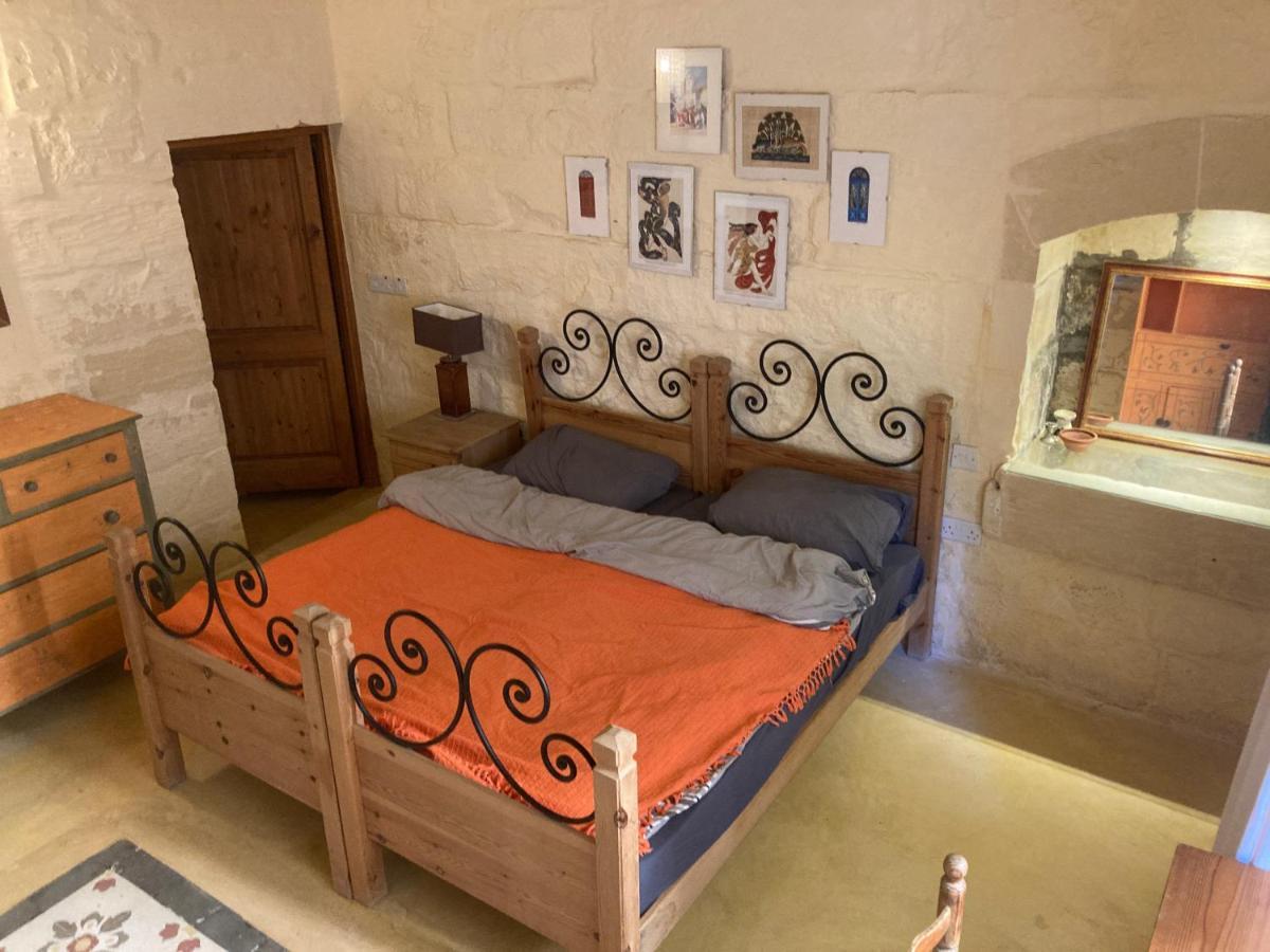 Peaceful Farmhouse Stay With Cozy Yard Għarb Eksteriør billede