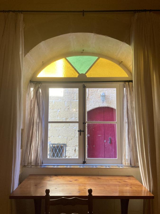Peaceful Farmhouse Stay With Cozy Yard Għarb Eksteriør billede