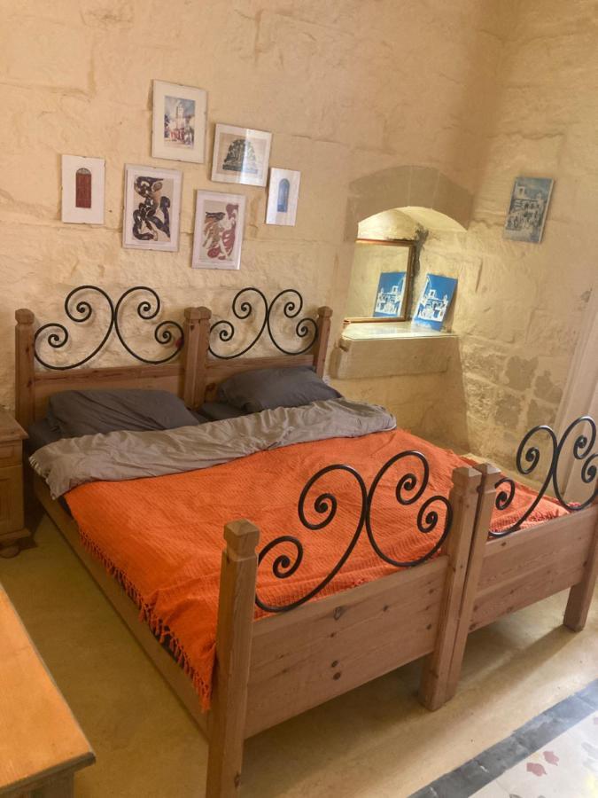 Peaceful Farmhouse Stay With Cozy Yard Għarb Eksteriør billede
