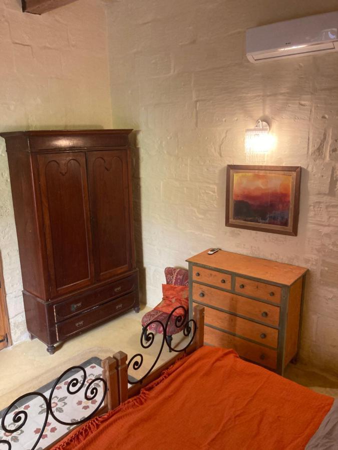 Peaceful Farmhouse Stay With Cozy Yard Għarb Eksteriør billede