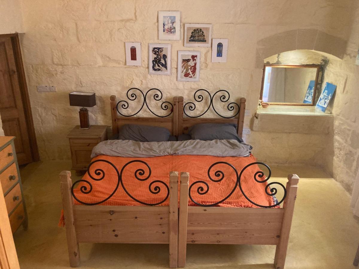 Peaceful Farmhouse Stay With Cozy Yard Għarb Eksteriør billede