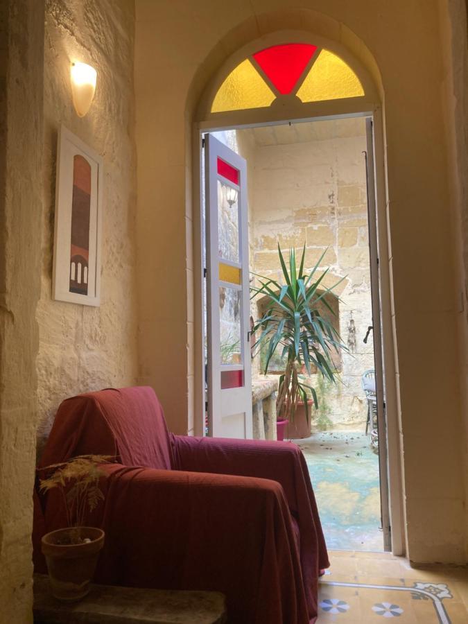 Peaceful Farmhouse Stay With Cozy Yard Għarb Eksteriør billede