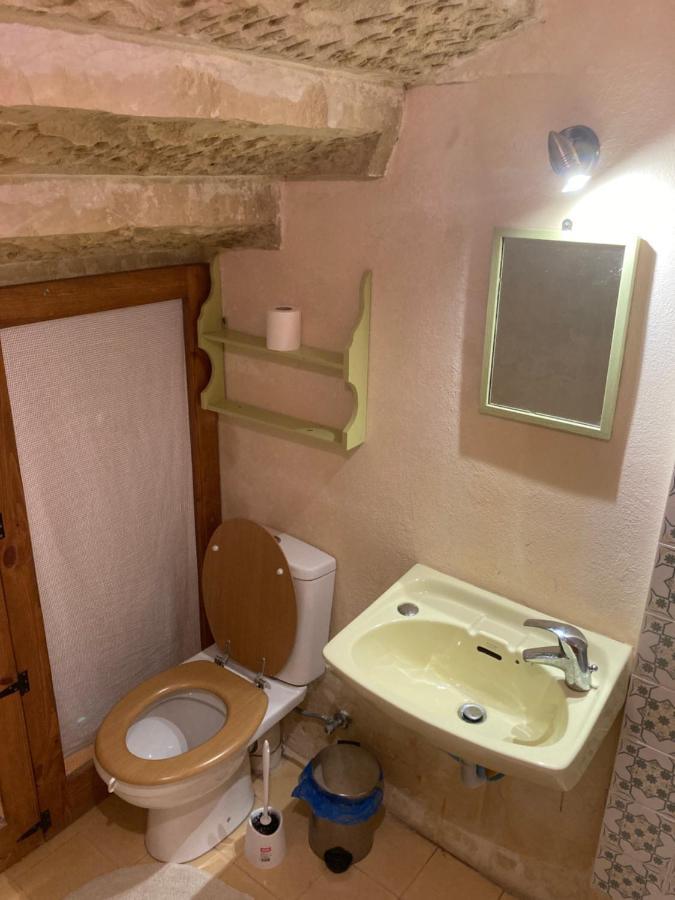 Peaceful Farmhouse Stay With Cozy Yard Għarb Eksteriør billede