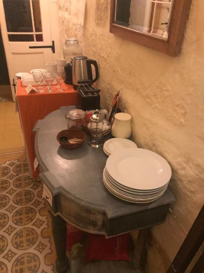 Peaceful Farmhouse Stay With Cozy Yard Għarb Eksteriør billede
