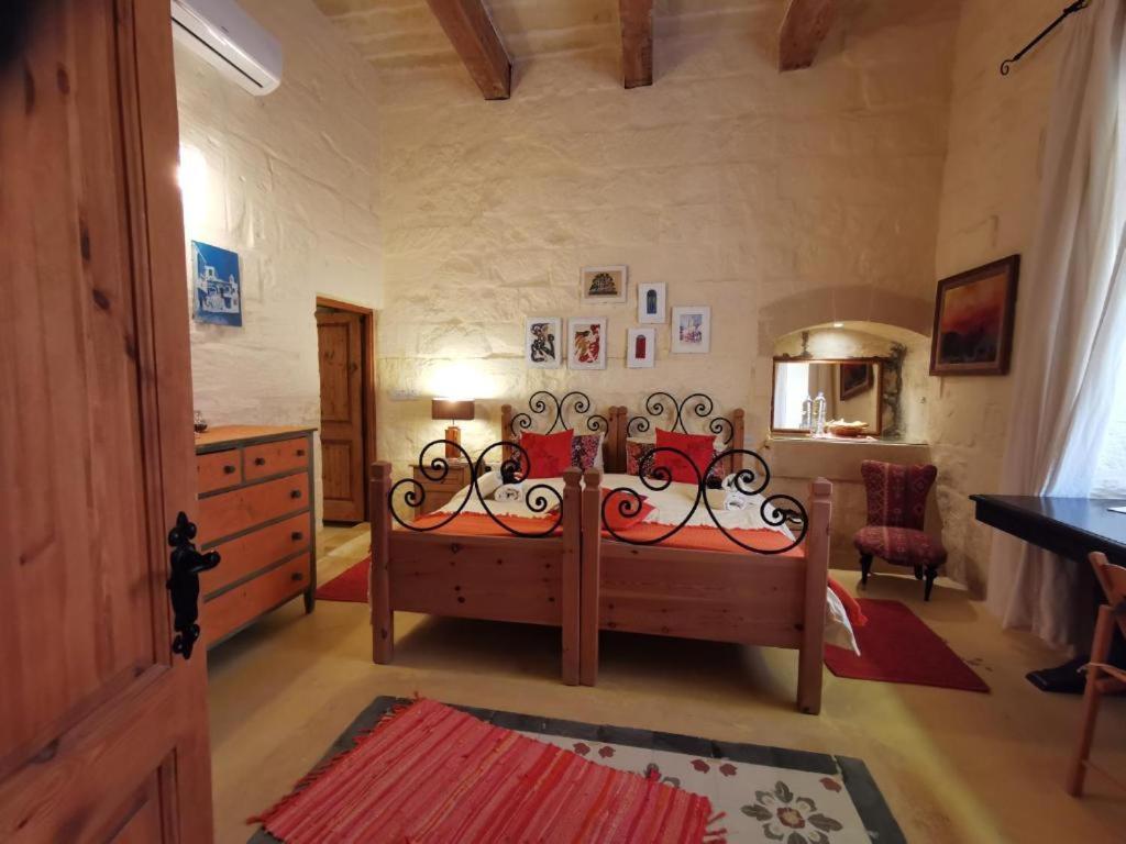 Peaceful Farmhouse Stay With Cozy Yard Għarb Eksteriør billede