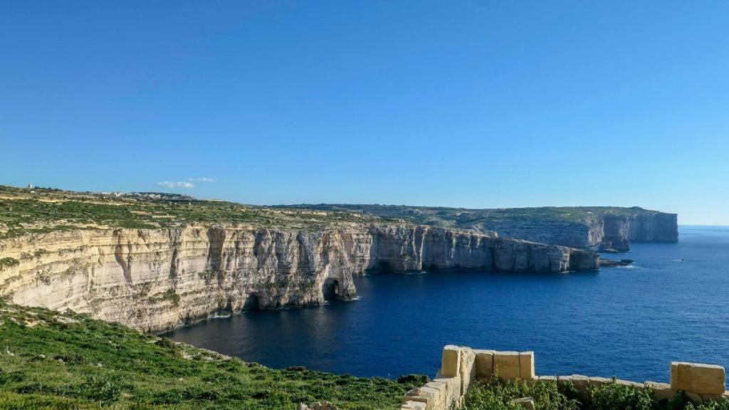 Peaceful Farmhouse Stay With Cozy Yard Għarb Eksteriør billede