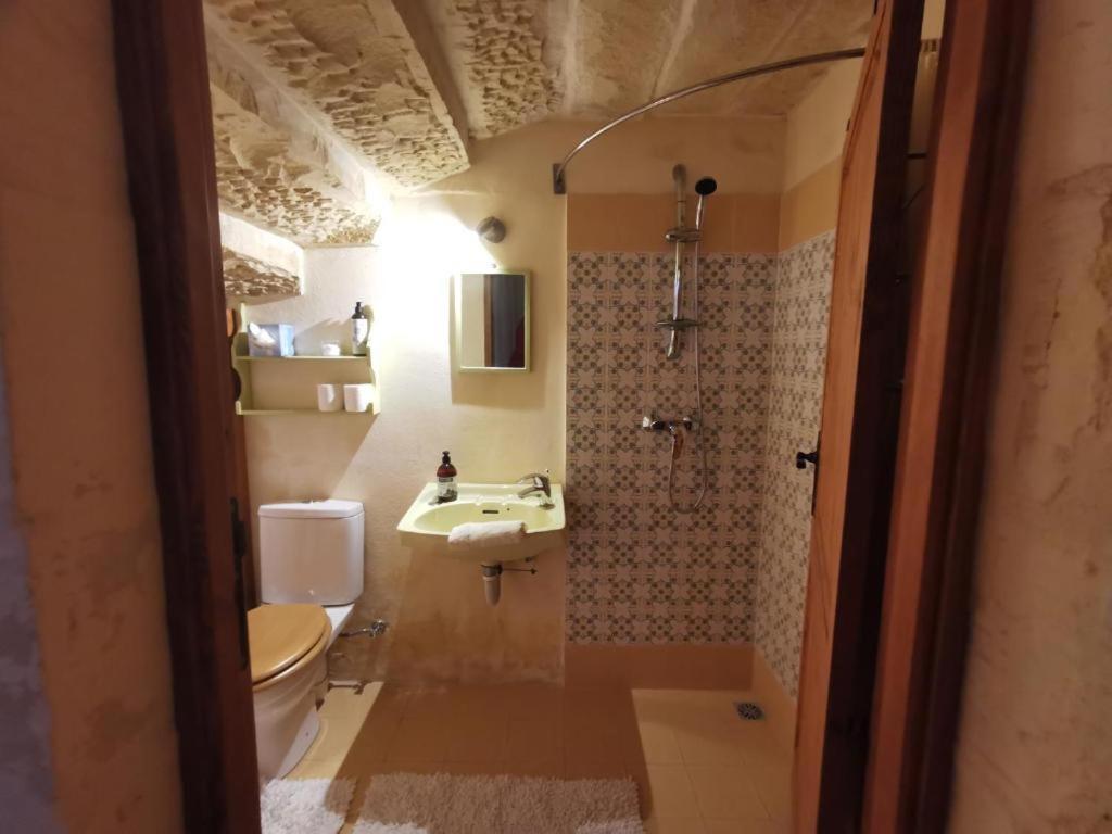 Peaceful Farmhouse Stay With Cozy Yard Għarb Eksteriør billede